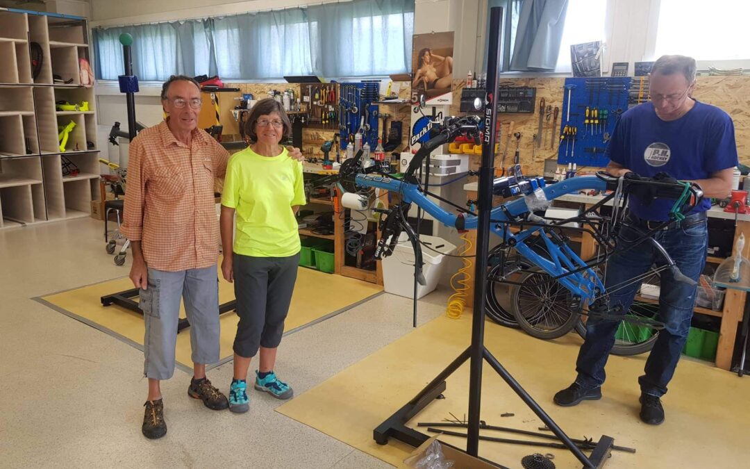 Daniel & Frédérique in our workshop waiting for their bikes to be serviced