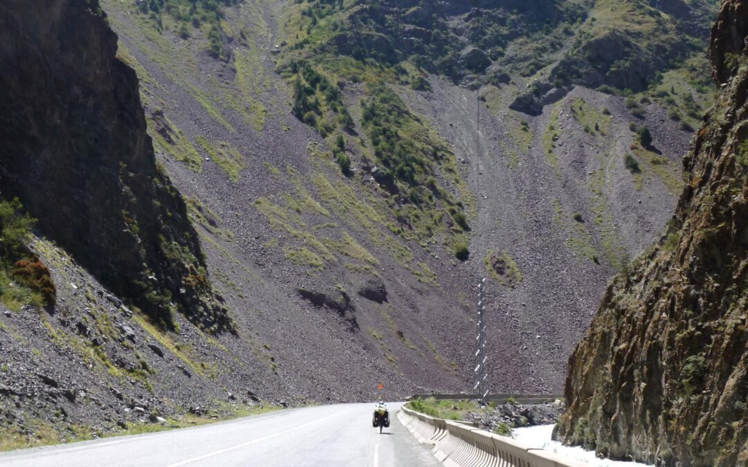 KYRGYZSTAN – going to the Töö pass