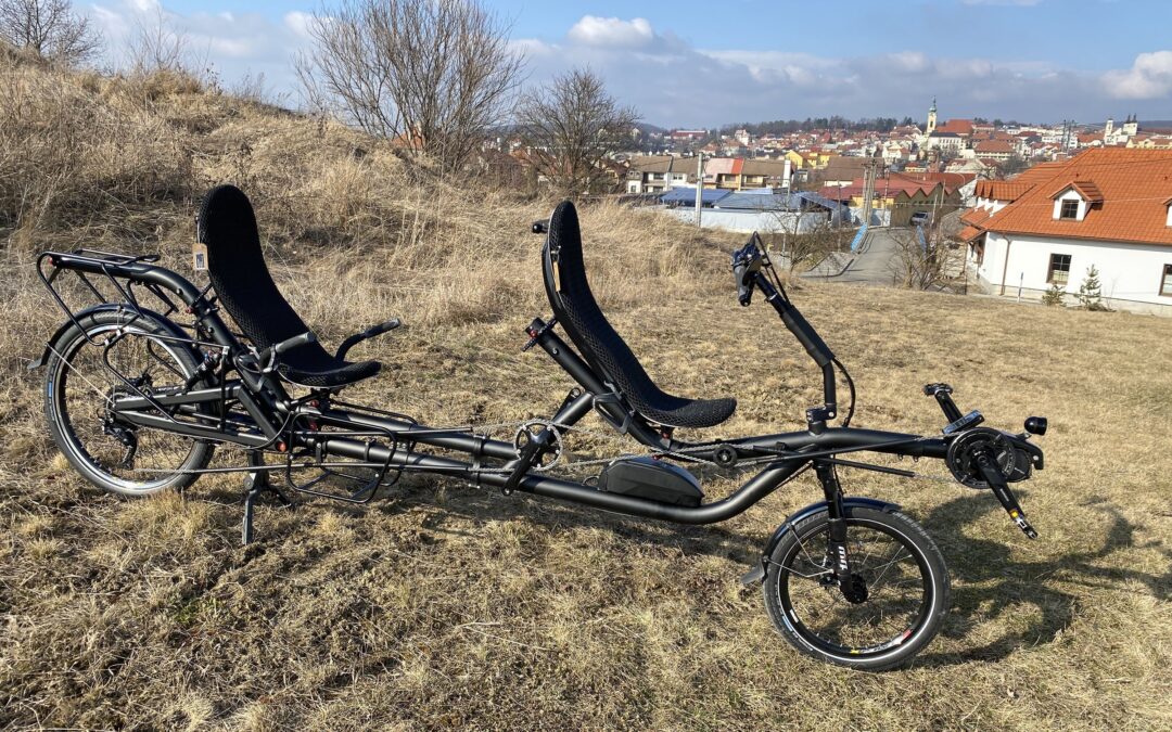 The electrified recumbent tandem from AZUB