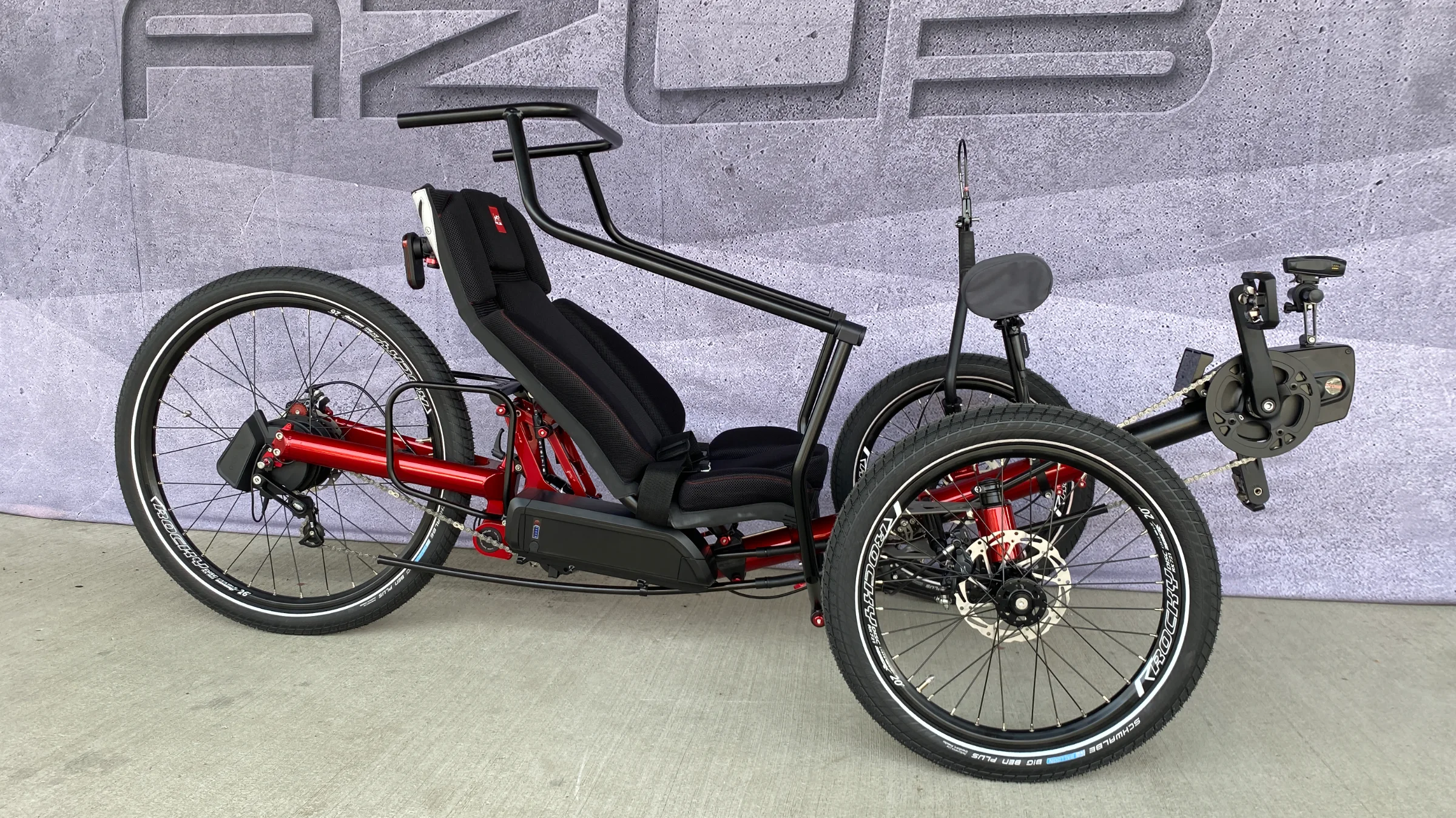 recumbent trike with upper body steering for armless cyclist