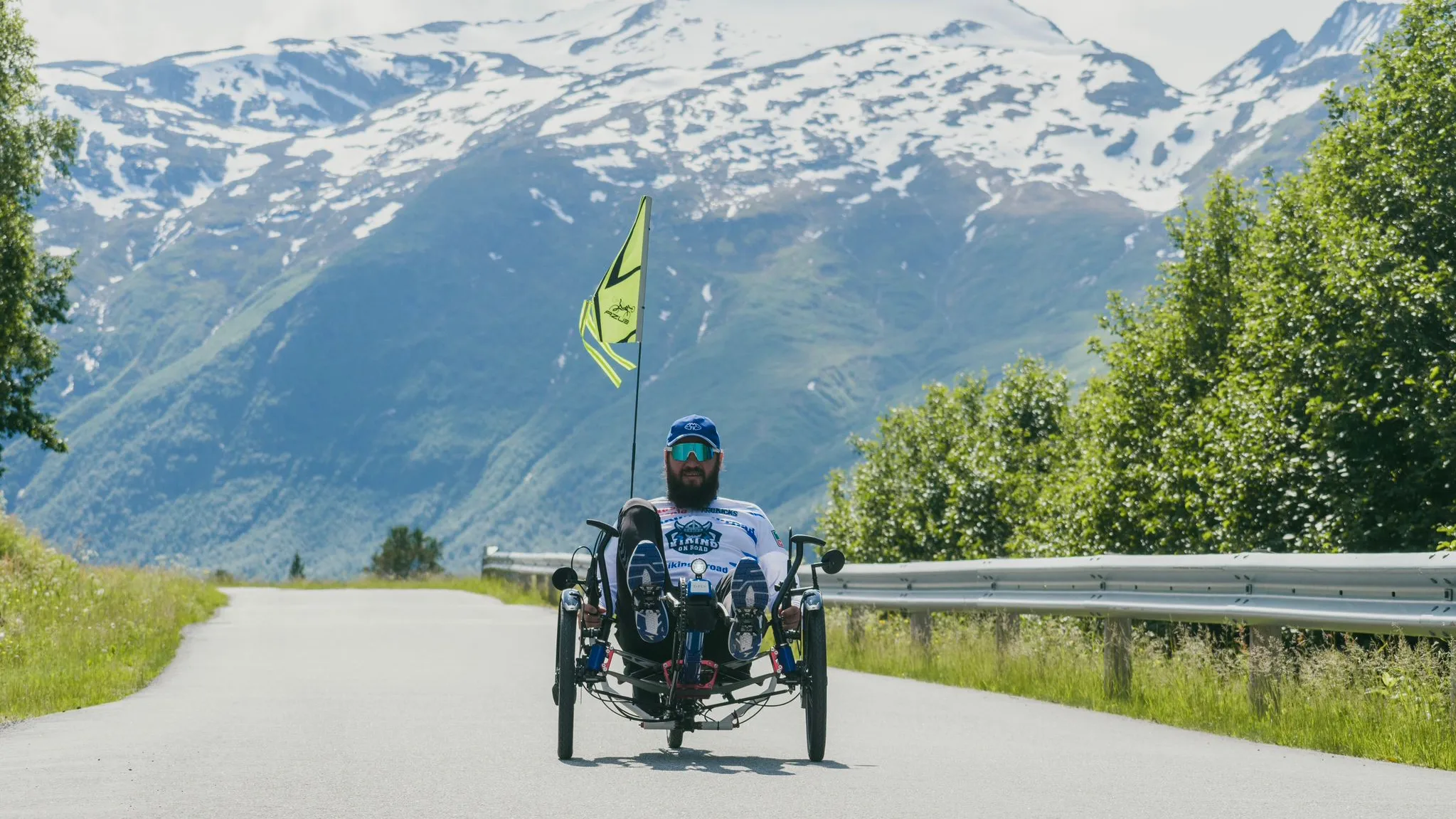 viking on road with AZUB Ti-FLY 20 recumbent electric trike