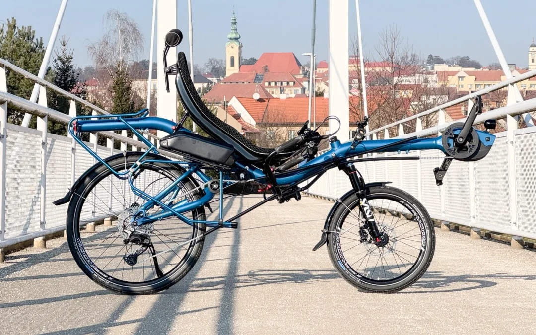 AZUB SIX v metalické modré na přání: pohodlí v kombinaci s oslnivým designem