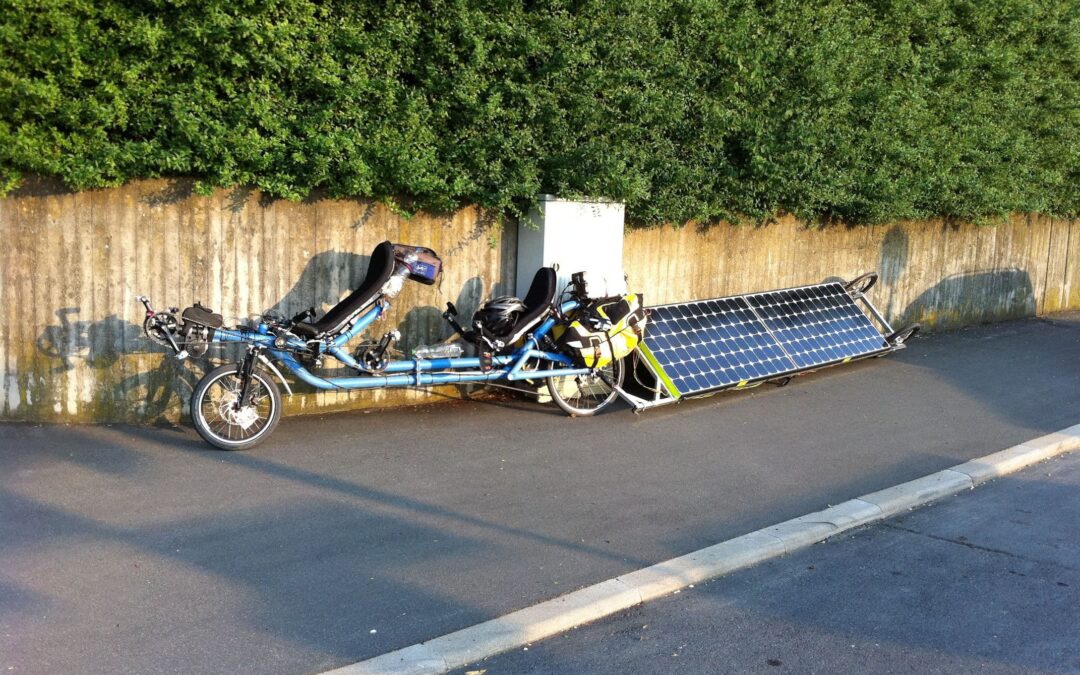 azub-twin-with-a-huge-trailer-and-solar-panels